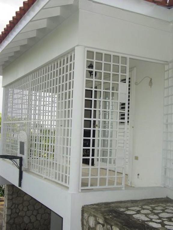 Hill Top Kingston Jamaica Стая снимка