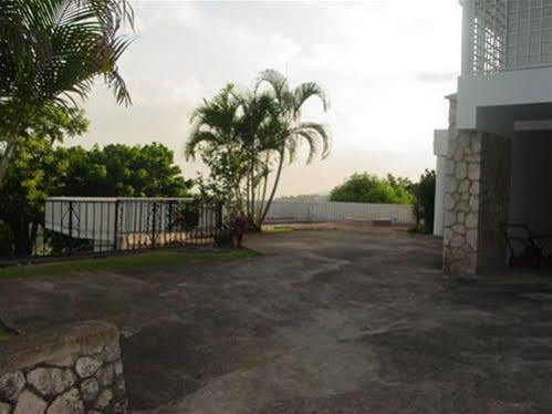 Hill Top Kingston Jamaica Екстериор снимка
